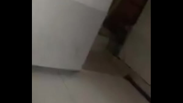 Máy bay thủ dâm tìm trai trẻ