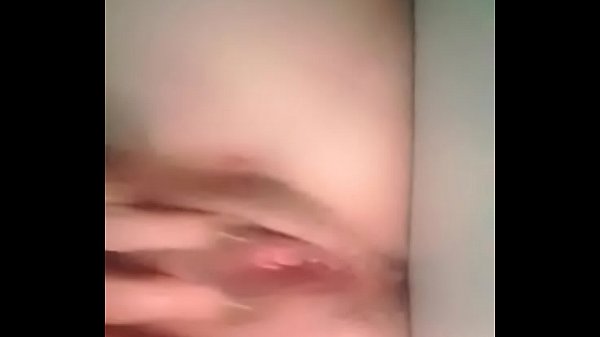 Em gái 2k6 lồn hồng thủ dâm bao sướng