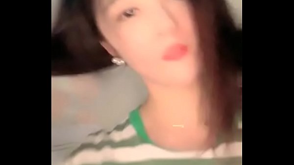 Em gái china cute quay clip tự sướng kiếm thêm thu nhập