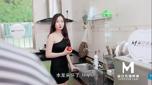Sáng sớm nứng quá thịt luôn con em gái