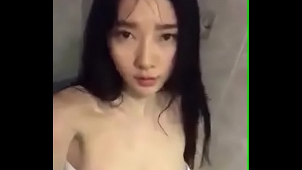 Em gái dâm vừa tắm vừa show hàng ngon