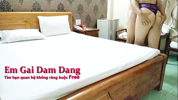 Cho em mặc đồ lưới rồi chơi