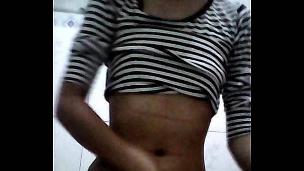Gái Việt mới lớn thủ dâm với lồn non