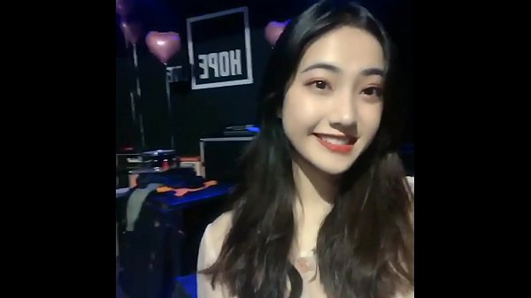 Em hot girl cute da trắng khoe hàng