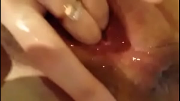 Em gái móc cua ra nước lênh láng