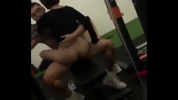 Tê chim cùng con ghệ xinh tóc ngắn