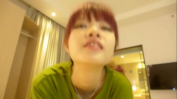 Em gái cute bú cu bạn trai ngon lành