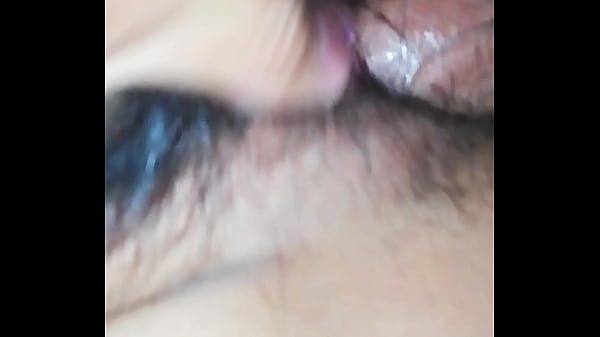Địt cái lồn ướt của con em gái mà phê