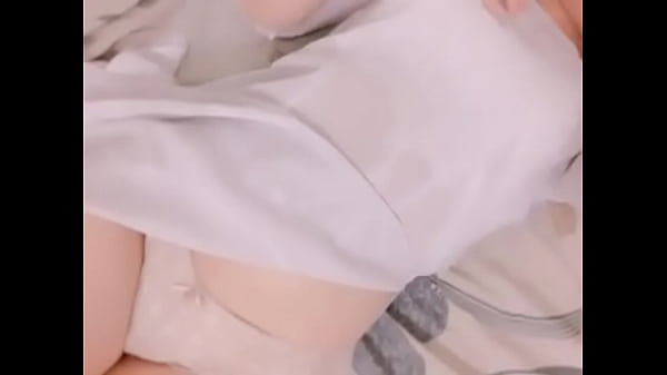 Áo dài trắng gãi lồn