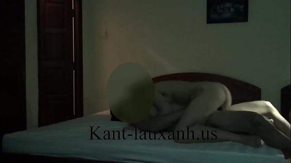 Em sinh viên mới ra trường đã bị dụ làm đĩ