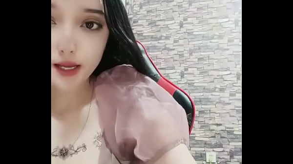 Hotgirl xinh đẹp lên mạng chát sex tự sướng cực hot