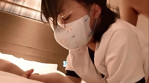 Nữ sinh dễ thương đi khách sạn với bạn trai bị đụ cho không kịp rên