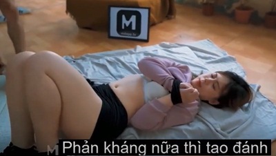 Gái xinh bị tên biến thái cuồng dâm đụ không kịp thở