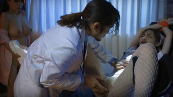 Đêm dâm dục của em y tá trưởng xinh đẹp